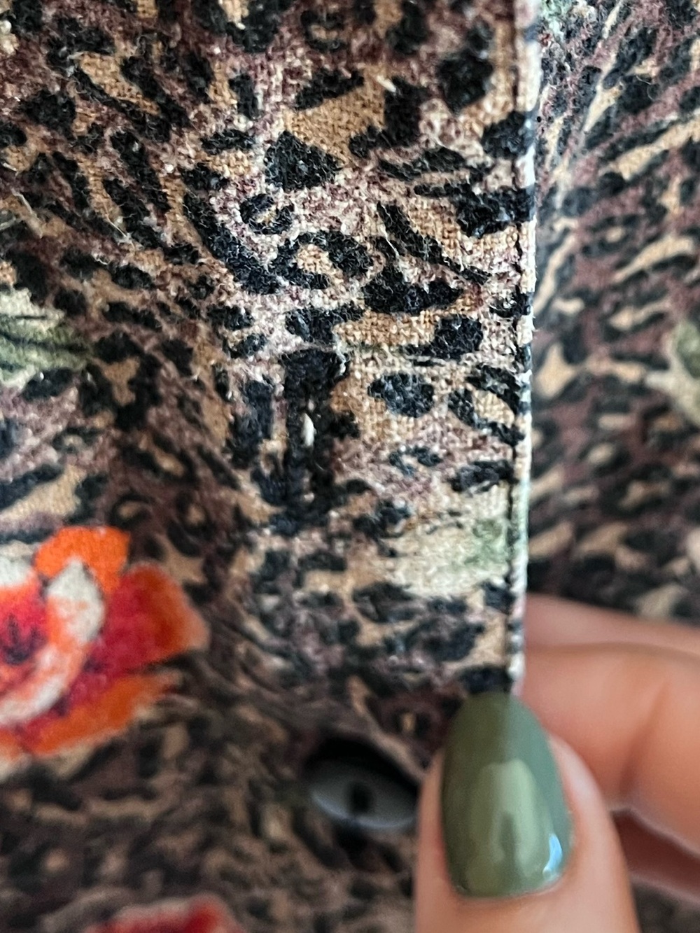 Vintage 100% Silk Leopard Print Sleeveless Button-down Blouse • Some Flaws - Picture 8 of 11